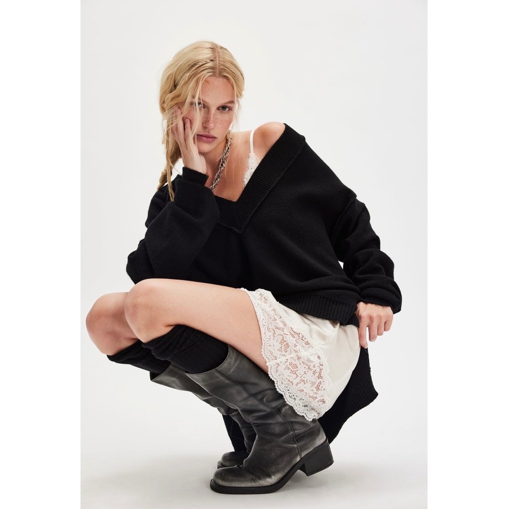 Free People We The Free Chelsea V-Neck Tunic Sweater Black Oversized Knit Top - Picture 4 of 4